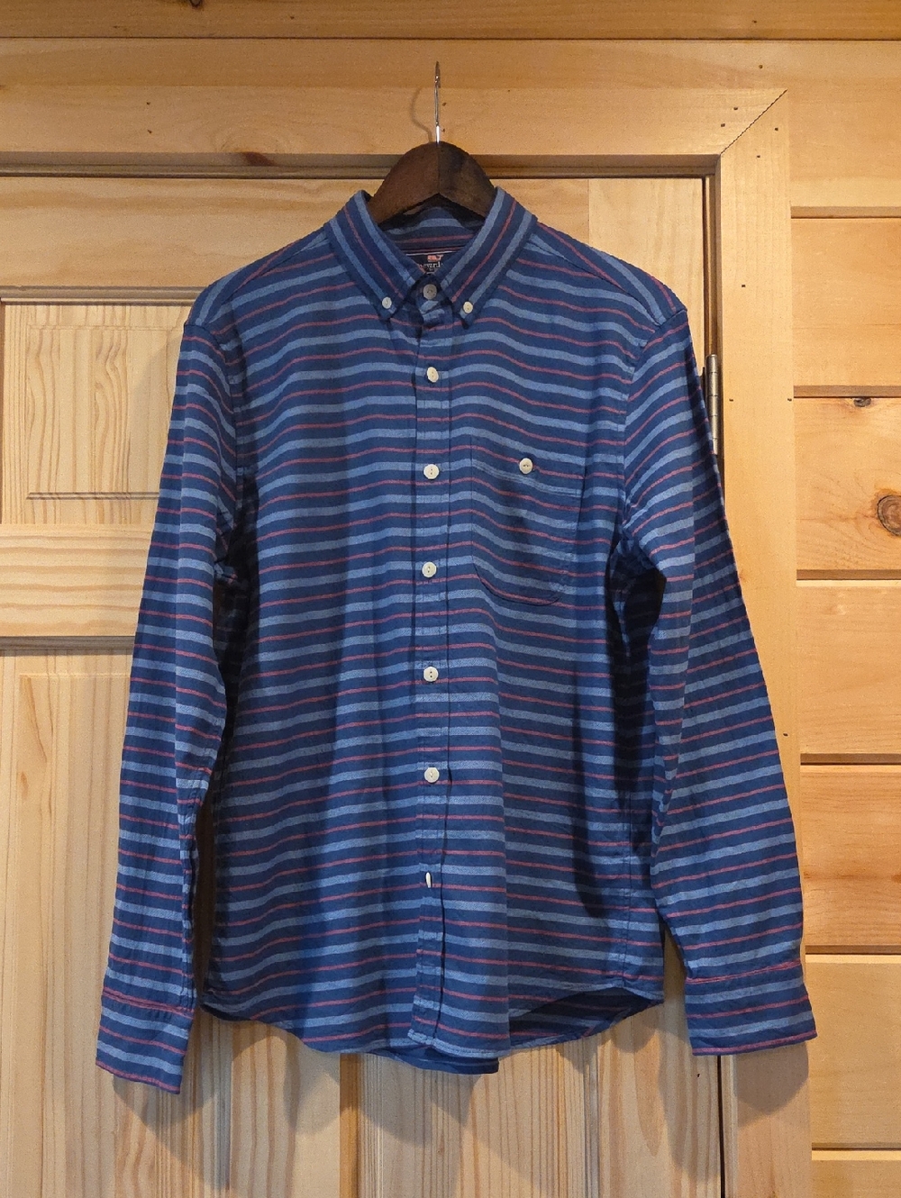 vineyard vines|button down shirt|medium
